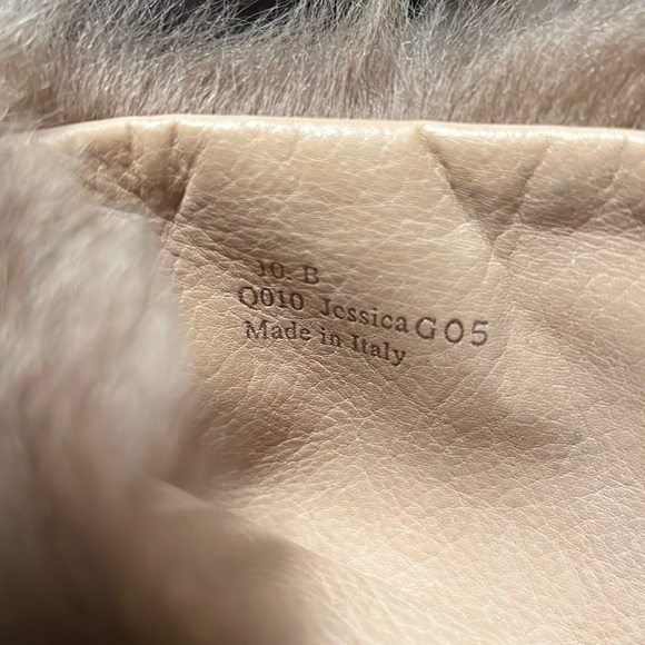 COACH knee-high Fur Boots with 3 brass buckle straps (that can be removed). - Picture 4 of 8